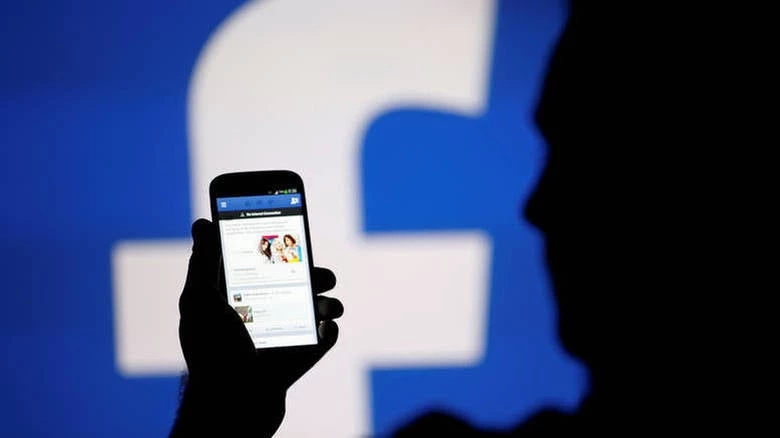 Facebook: Πιο πιθανό να οδηγήσει στην κατάθλιψη τα έφηβα κορίτσια